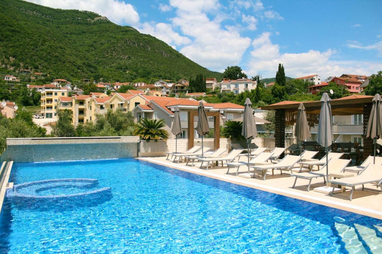 Sun Village Aparthotel Herceg Novi Exterior photo