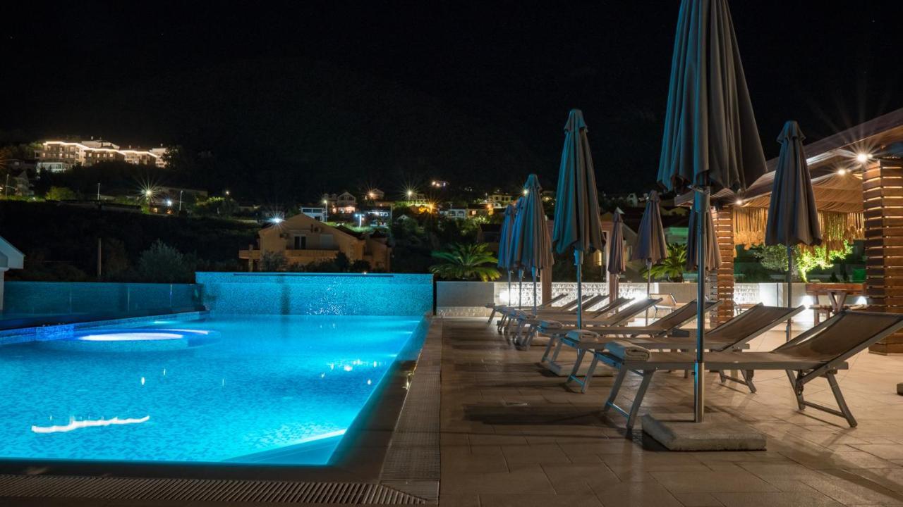 Sun Village Aparthotel Herceg Novi Exterior photo